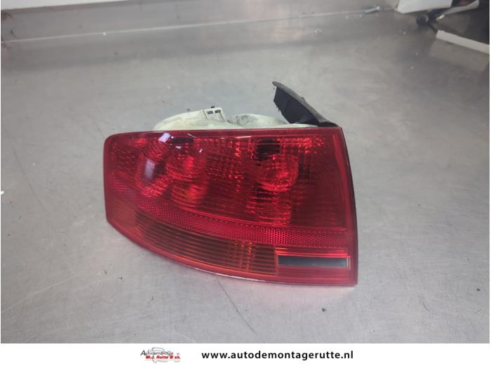 Gebruikte Achterlicht links Audi A4 O205961