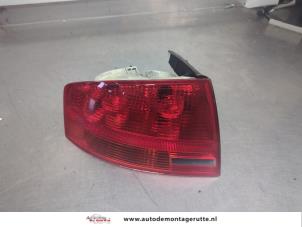 O205961 Gebruikte achterlicht links Audi A4