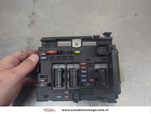 O205964 Gebruikte zekeringkast Peugeot 206