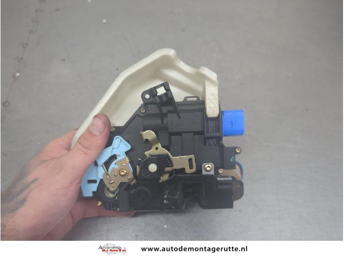 Gebruikte Deurslot Mechaniek 4Deurs links-achter Volkswagen Golf O206014