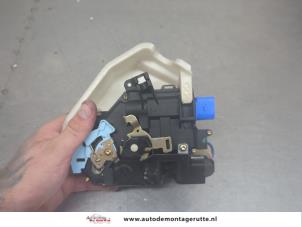 O206014 Gebruikte deurslot mechaniek 4deurs links-achter Volkswagen Golf