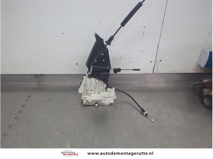 Gebruikte Deurslot Mechaniek 4Deurs links-achter Mercedes B-Klasse O206086