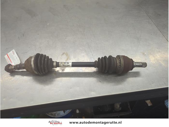 Gebruikte Aandrijfas links-voor Opel Astra O206105