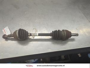O206105 Gebruikte steekas links-voor Opel Astra
