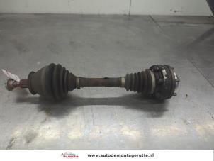 O206108 Gebruikte steekas links-voor Volkswagen Polo