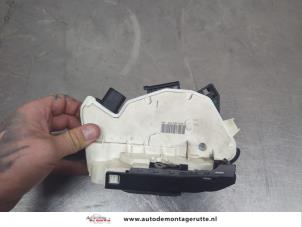 O206115 Gebruikte deurslot mechaniek 4deurs rechts-achter Seat Mii