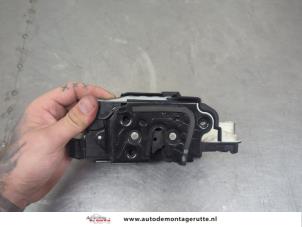 O206117 Gebruikte portierslot mechaniek 4deurs links-voor Seat Mii