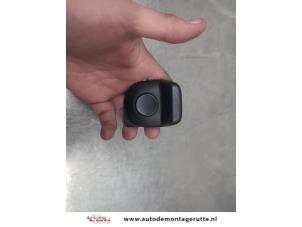 O206127 Gebruikte schakelaar achterklep Seat Mii