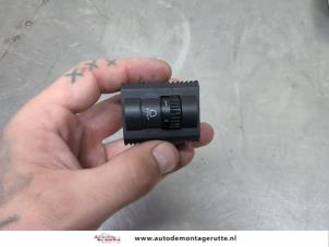 O206147 Gebruikte schakelaar koplamp ihv Seat Mii