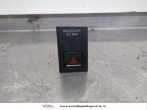 O206191 Gebruikte gevarenlicht schakelaar Volkswagen Golf