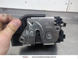 O206234 Gebruikte slotmechaniek portier 4deurs rechts-achter BMW X3