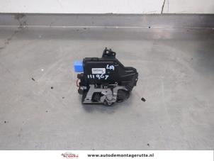 O206368 Gebruikte deurslot mechaniek 4deurs links-achter Volkswagen Golf