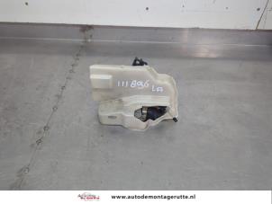 O206400 Gebruikte slotmechaniek portier 4deurs links-achter Volkswagen Touran