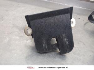 O206477 Gebruikte slotmechaniek achterklep Volkswagen Polo