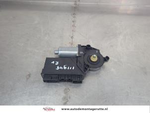 O206500 Gebruikte raammotor portier Audi A4