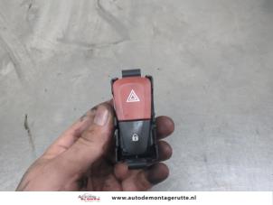 O206537 Gebruikte alarmlicht schakelaar Renault Megane