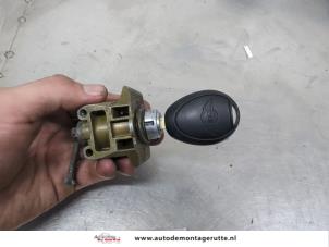 O206584 Gebruikte portierslot cilinder links Mini ONE