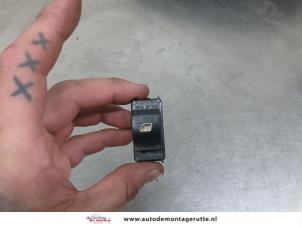 O206609 Gebruikte elektrisch raam schakelaar Citroen C4