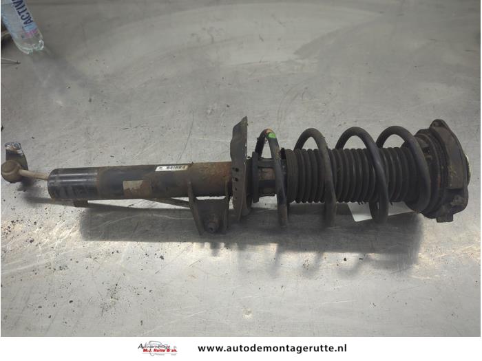 Gebruikte Schokdemperpoot rechts-voor Volkswagen Golf O206645