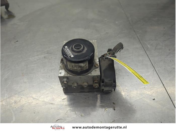 Gebruikte ABS Pomp Volvo V70 (SW) 2.5 T 20V Prijs op aanvraag aangeboden door Autodemontage M.J. Rutte B.V.