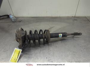 O206677 Gebruikte schokdemperpoot links-voor Volkswagen Passat