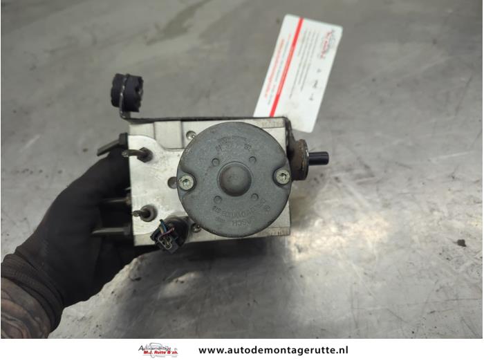 Gebruikte ABS Pomp BMW 7 serie (E65/E66/E67) 745i,Li 4.4 V8 32V Prijs op aanvraag aangeboden door Autodemontage M.J. Rutte B.V.