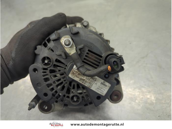 Dynamo van een Volkswagen Polo V (6R) 1.4 TSI 16V BlueGT 2013
