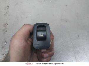 O206733 Gebruikte schakelaar elektrisch raam Peugeot 307