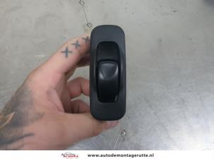 O206747 Gebruikte elektrisch raam schakelaar Mitsubishi Space Star