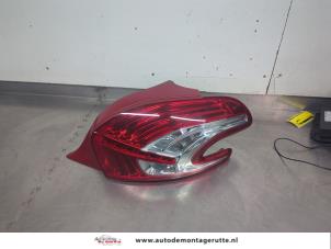 O206767 Gebruikte achterlicht rechts Peugeot 208