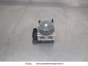 O206776 Gebruikte abs pomp Peugeot 208