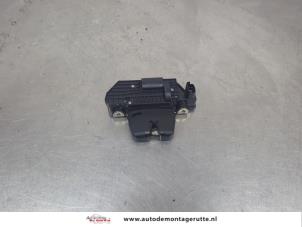 O206777 Gebruikte achterklep slotmechaniek Peugeot 208