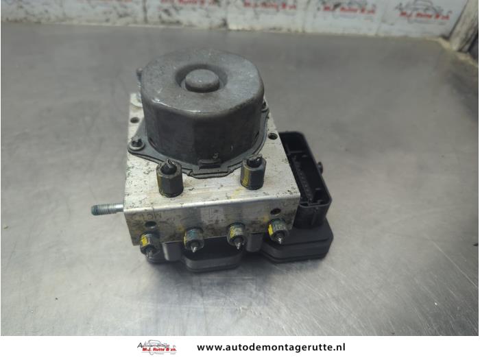 Gebruikte ABS Pomp Nissan Micra O206783