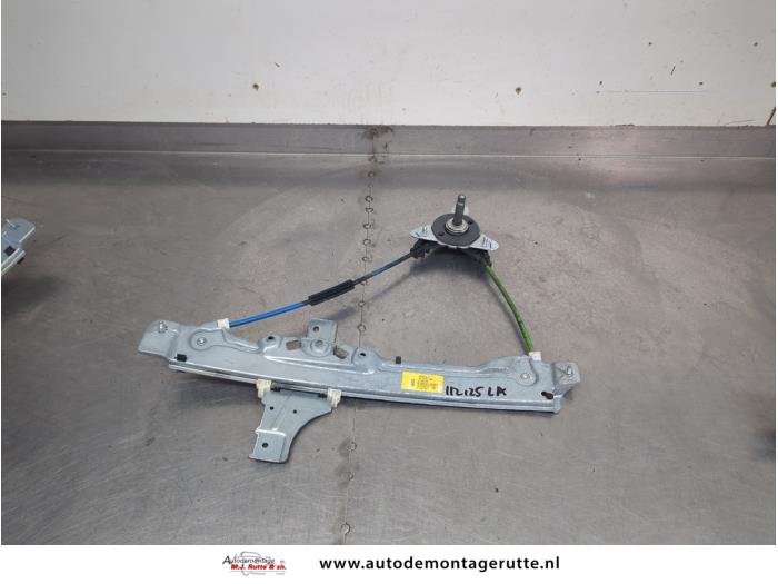 Gebruikte Raammechaniek 4Deurs links-achter Peugeot 208 O206793