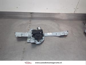 O206796 Gebruikte raammechaniek 4deurs links-voor Peugeot 208