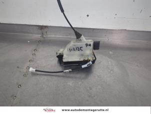 O206798 Gebruikte slotmechaniek portier 4deurs rechts-achter Peugeot 208