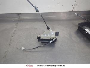 O206800 Gebruikte deurslot mechaniek 4deurs rechts-voor Peugeot 208