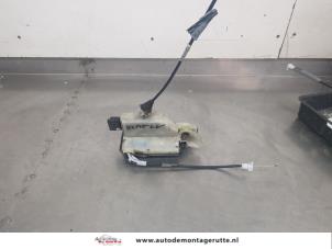O206801 Gebruikte deurslot mechaniek 4deurs links-voor Peugeot 208