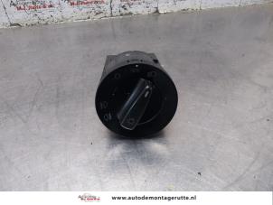 O206805 Gebruikte schakelaar licht Volkswagen Sharan