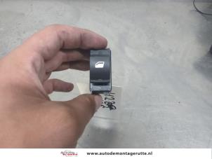 O206809 Gebruikte raam schakelaar elektrisch Peugeot 208