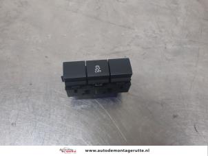 O206811 Gebruikte schakelaar esp Peugeot 208