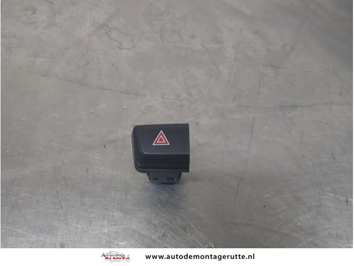 Gebruikte Schakelaar Paniekverlichting Peugeot 208 O206812