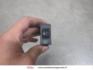 O206813 Gebruikte schakelaar koplamp ihv Peugeot 208