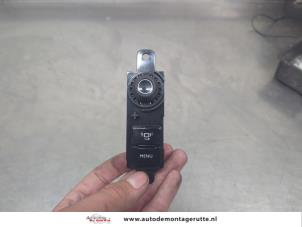 O206814 Gebruikte bedieningspaneel multi media Peugeot 208