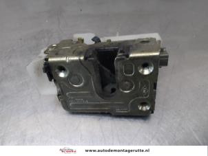 O206824 Gebruikte portierslot mechaniek 4deurs links-achter Renault Clio