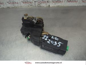 O206826 Gebruikte portierslot mechaniek 4deurs links-voor Volvo V40