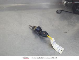 O206854 Gebruikte deurslot cilinder links BMW 3-Serie