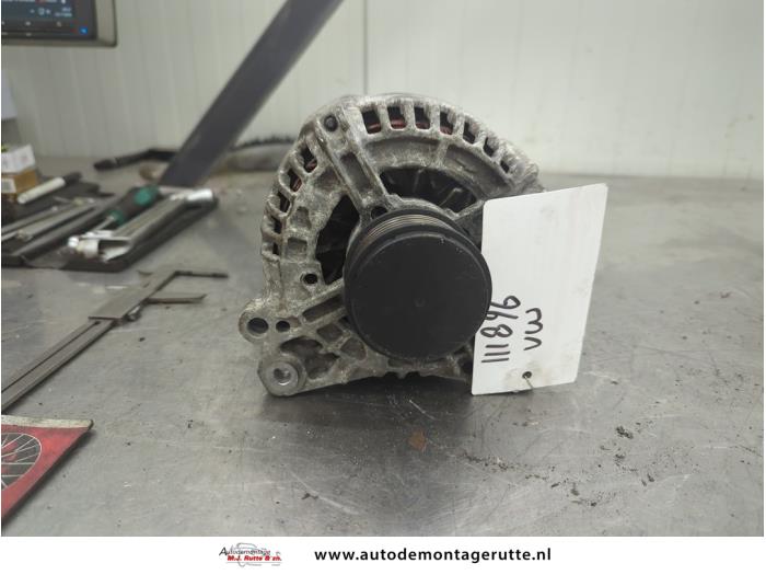 Gebruikte Alternator Volkswagen Touran O206865