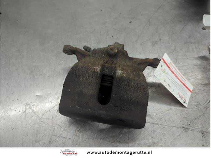 Gebruikte Remklauw (Tang) rechts-voor Volkswagen Golf O206896