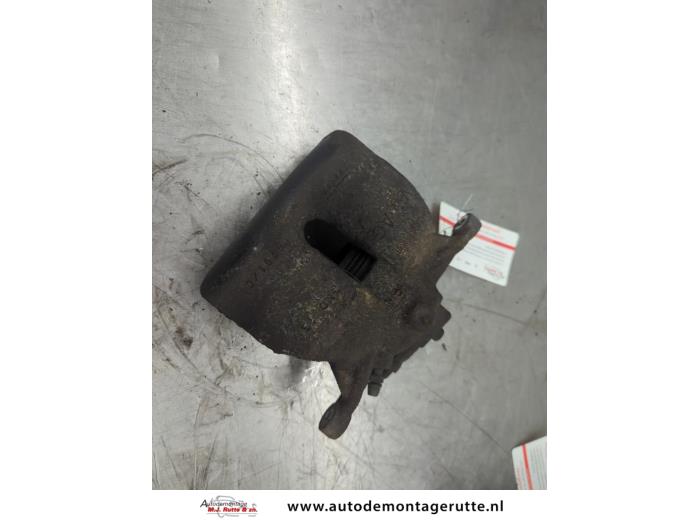 Gebruikte Remklauw (Tang) links-voor Volkswagen Golf O206897